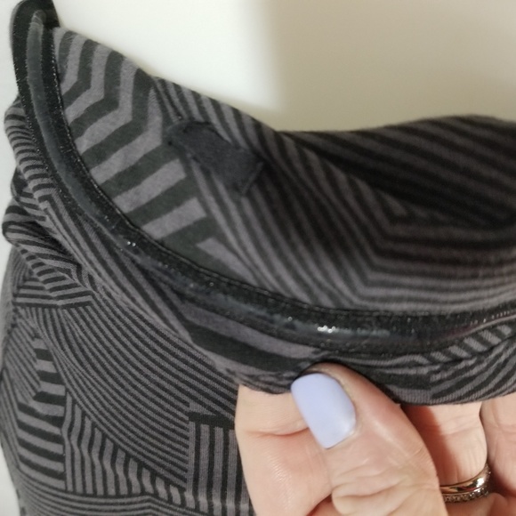 Black and Gray Volcom Bodycon Dress Size Small - Picture 4 of 5